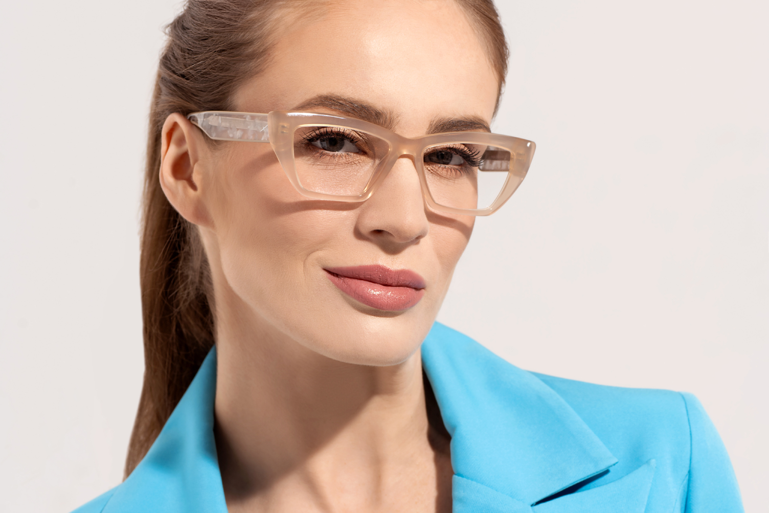 okulary z jasną oprawką